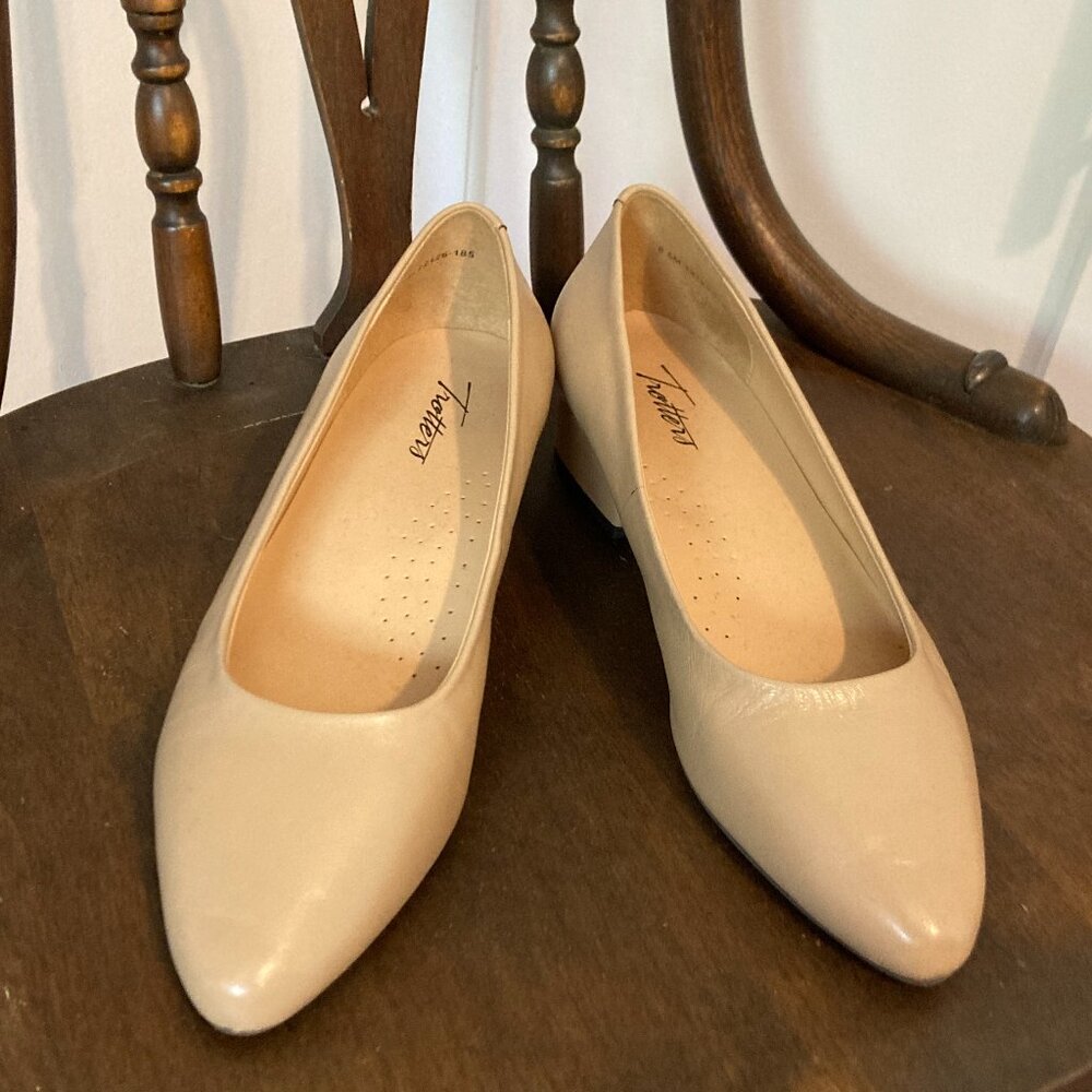Trotters 8.5 Light Beige 1-in pumps (feel like sz 8)